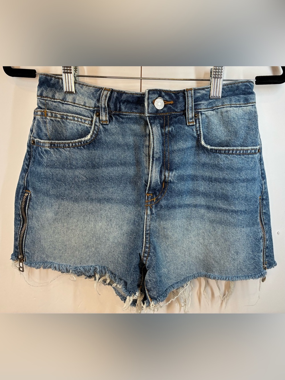 Forever 21 Premium Denim Shorts Side Zip Raw Hem Blue Jean Shorts Size 26